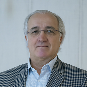 Luis Fernández (Moderador)