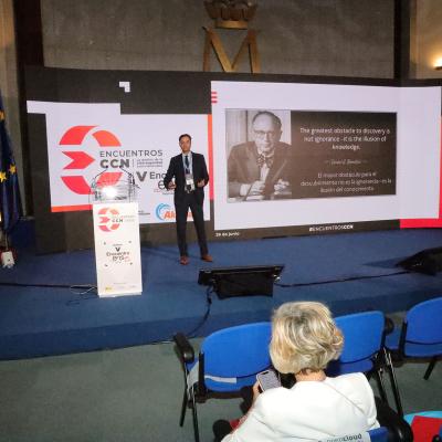 6 Carlos Seisdedos 3